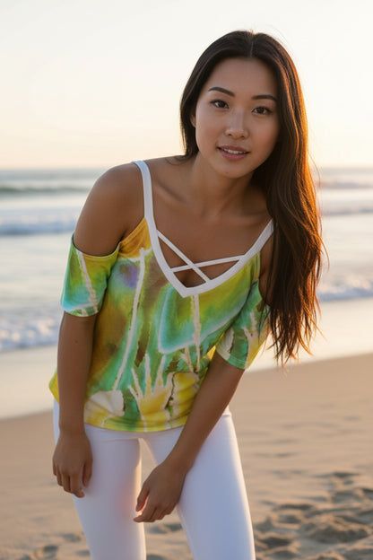 Heart Strings Inverted All-Over Print Women's Cold Shoulder T-shirt With Criss Cross Strips