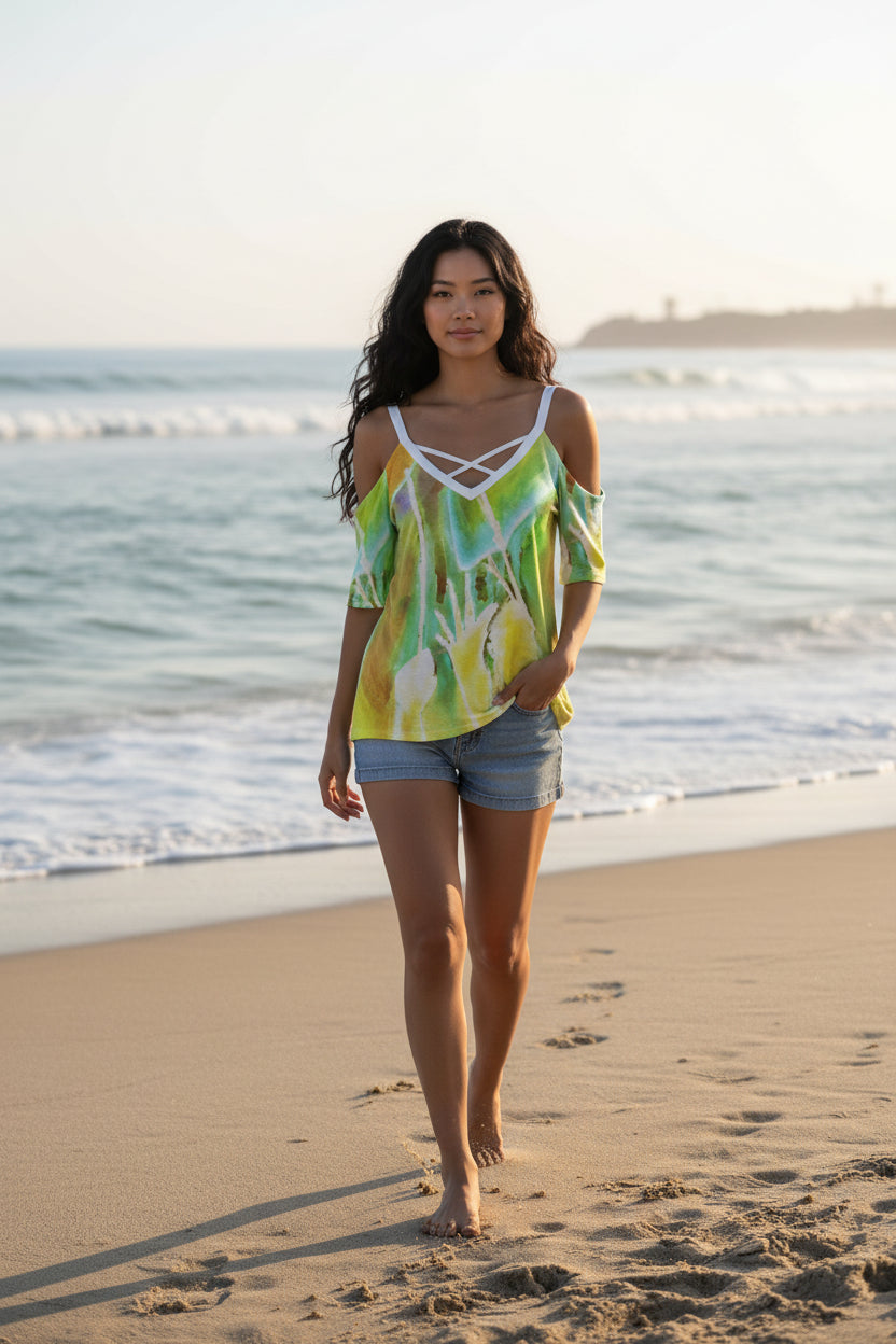 Heart Strings Inverted All-Over Print Women's Cold Shoulder T-shirt With Criss Cross Strips