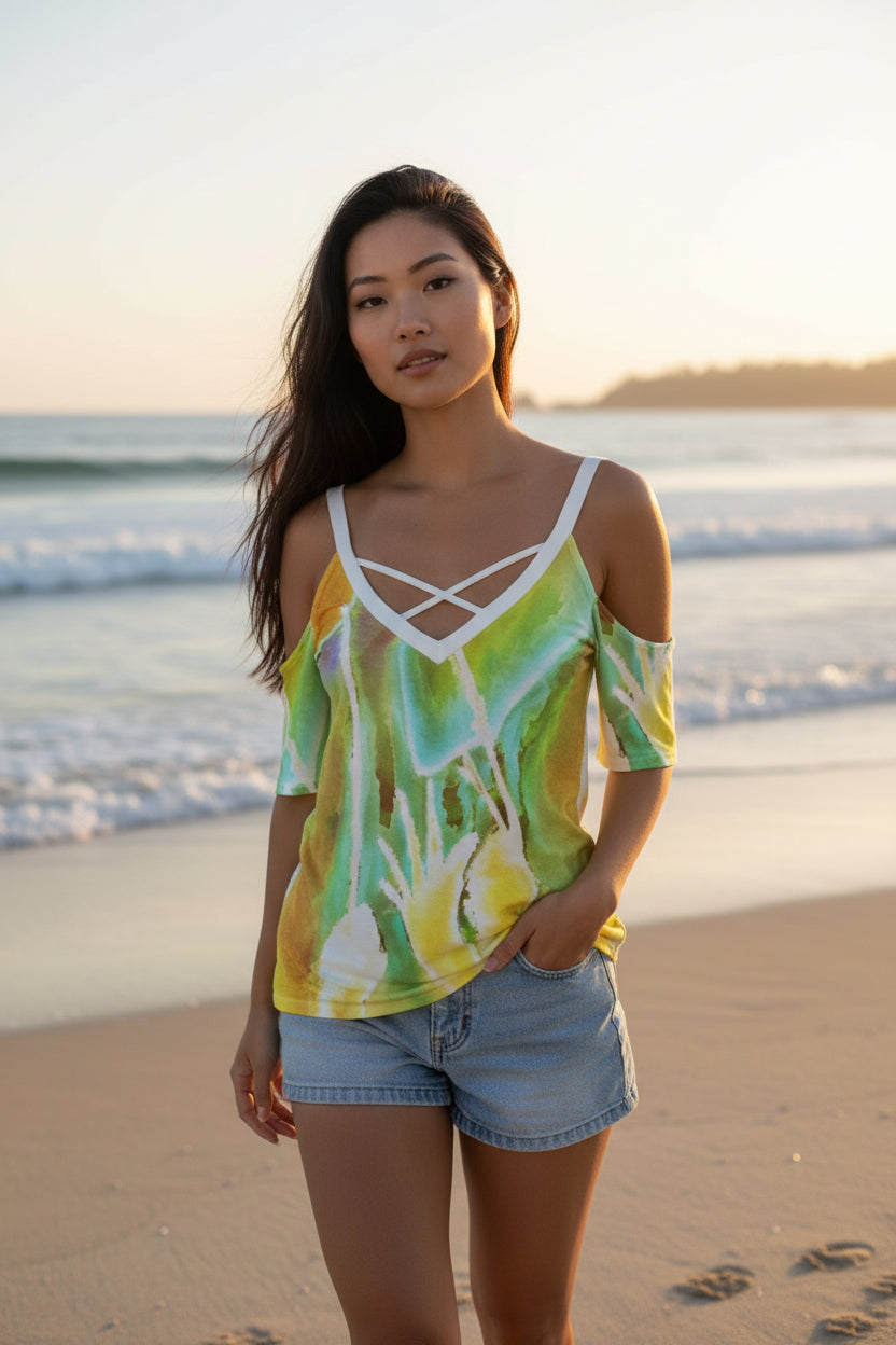 Heart Strings Inverted All-Over Print Women's Cold Shoulder T-shirt With Criss Cross Strips